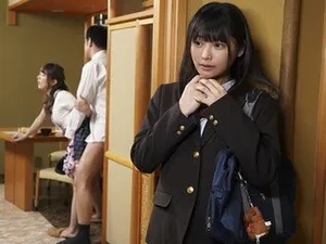 Em gái nhỏ mới lớn cướp ông chồng của mẹ
