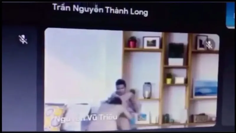 Học online quên không tắt camera lộ cảnh tình nhân đang liếm mút